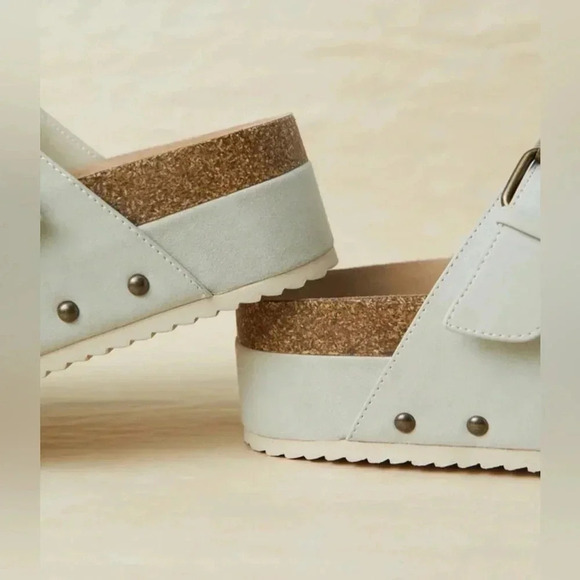 NEW with tags (NWT) Altar’d State Serenna Platform Sandals - Picture 2 of 6